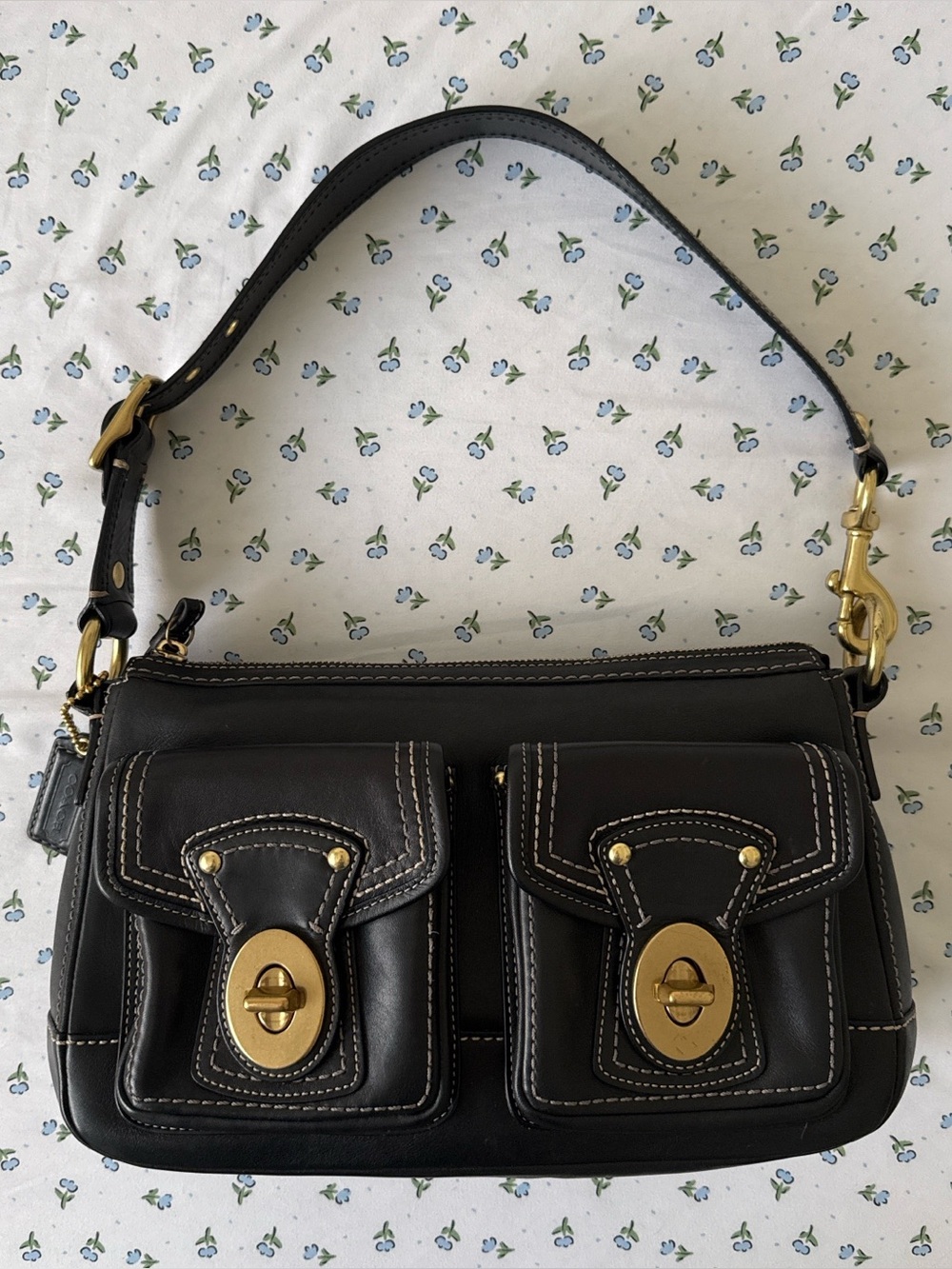 COACH LEGACY TURNLOCK HOBO
BLACK PINK INTERIOR